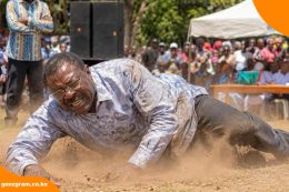 The flying speaker? Moses Wetang’ula Falls at Church Fundraiser in Bungoma as Video Sparks Online Reactions